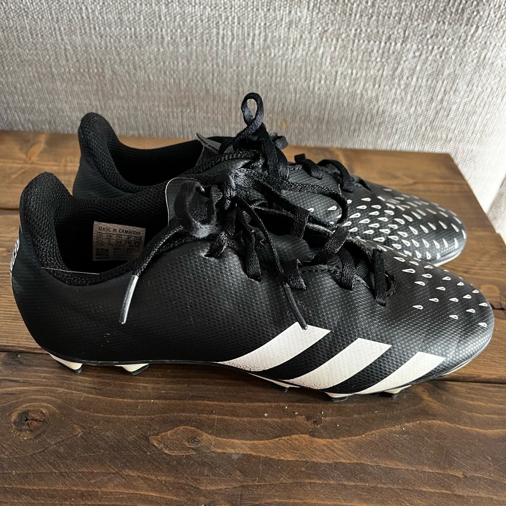 Adidas Predator Black White Soccer Cleats Boys size 2.5